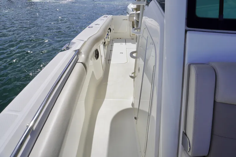 Vasea Yacht Photos Pics 2021 Boston Whaler 330 Outrage boat deck with seating and ocean view.
