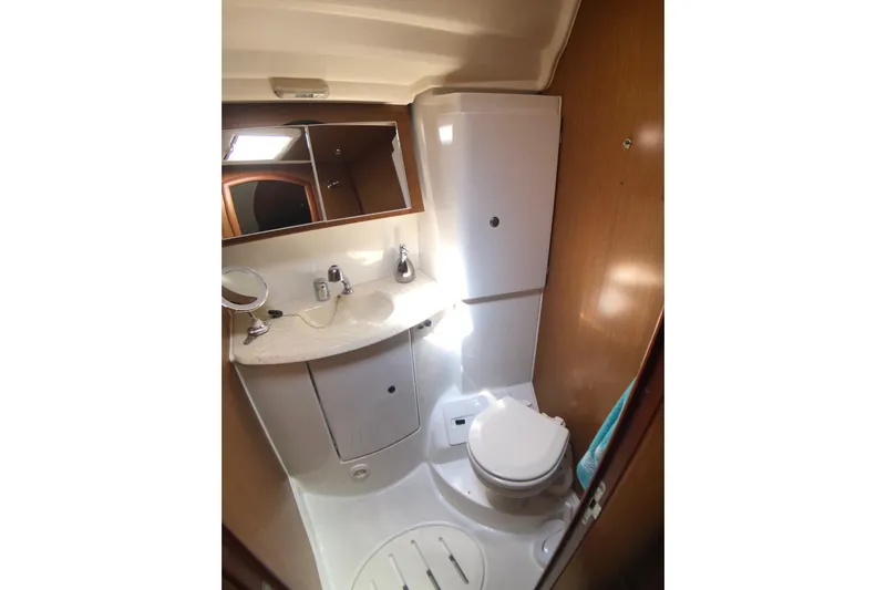 Marine Services S.a.s. Di Berruto Claudia Yacht Photos Pics 2006 Jeanneau Sun Odyssey 42 DS yacht bathroom with sink, mirror, and toilet.