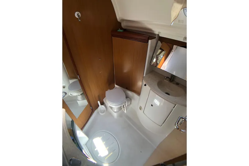 Marine Services S.a.s. Di Berruto Claudia Yacht Photos Pics Bathroom interior of 2006 Jeanneau Sun Odyssey 42 DS yacht, featuring sink and toilet.