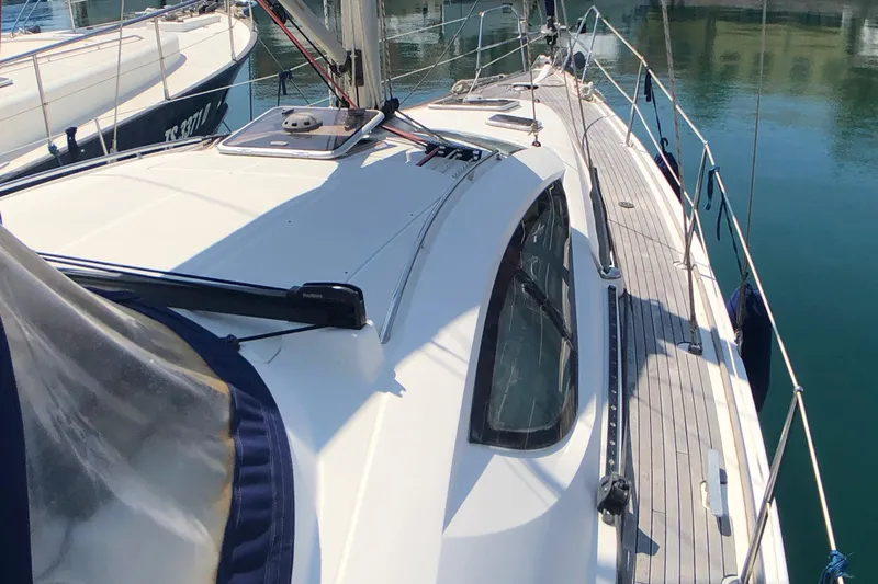 Marine Services S.a.s. Di Berruto Claudia Yacht Photos Pics 2006 Jeanneau Sun Odyssey 42 DS sailboat deck with sleek design and clear blue water.