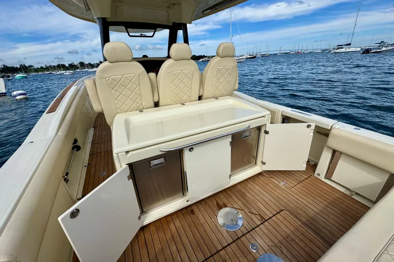 Osprey Yacht Photos Pics Refrigeration and Storage