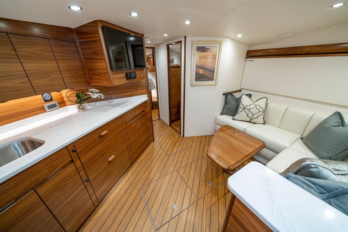 2024 Viking 48 