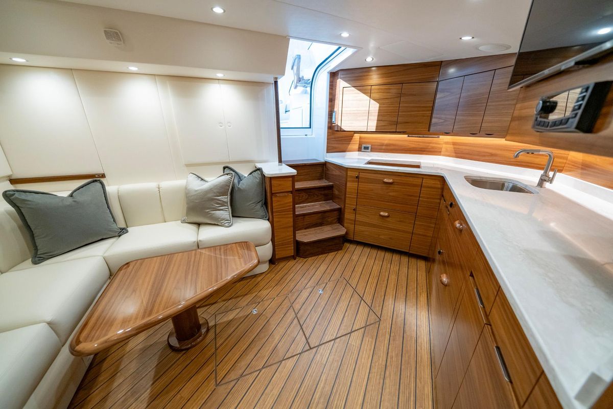 2024 Viking 48 