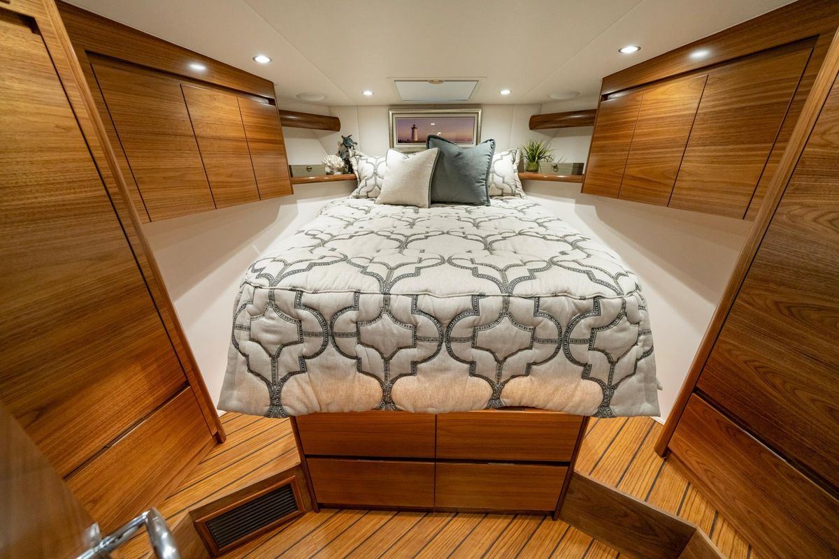 2024 Viking 48 