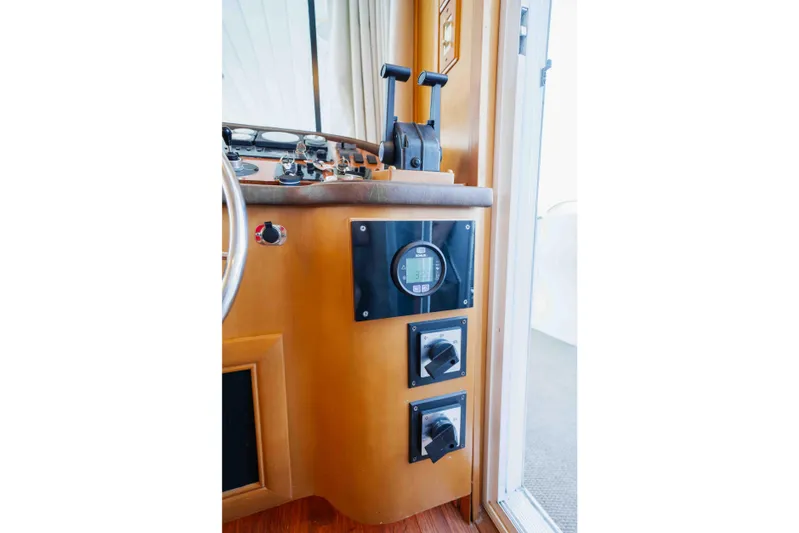  Yacht Photos Pics Control panel of a 2004 Stardust Cruisers houseboat, featuring steering and throttle controls.