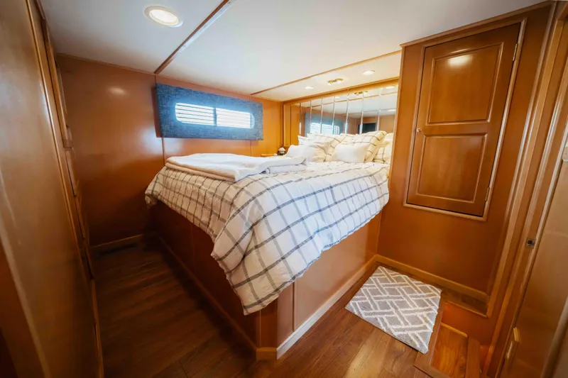  Yacht Photos Pics Luxurious bedroom interior of a 2004 Stardust Cruisers houseboat with wooden paneling.