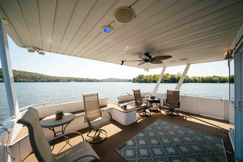  Yacht Photos Pics 2004 Stardust Cruisers houseboat deck with chairs, table, and scenic lake view.