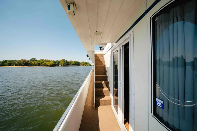  Yacht Photos Pics 2004 Stardust Cruisers houseboat with exterior view, featuring stairs and water scenery.