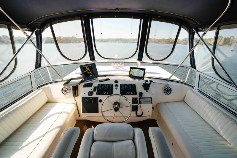  Yacht Photos Pics 2004 Stardust Cruisers houseboat helm with panoramic windows and modern navigation equipment.