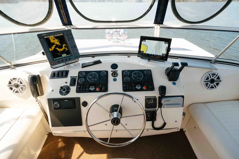  Yacht Photos Pics 2004 Stardust Cruisers houseboat helm with navigation screens and control panel.