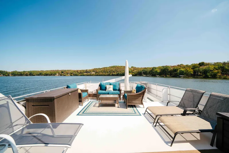  Yacht Photos Pics 2004 Stardust Cruisers houseboat deck with lounge chairs and scenic lake view.