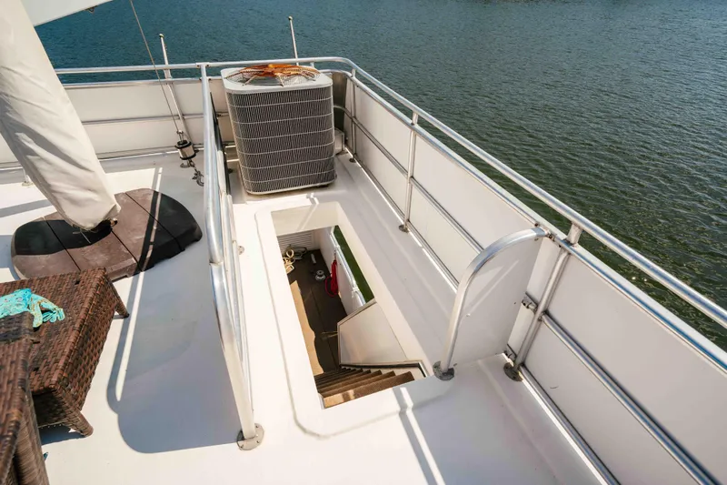  Yacht Photos Pics 2004 Stardust Cruisers houseboat deck with stairs, railing, and water view.