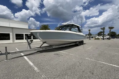 Boston Whaler 330 Vantage