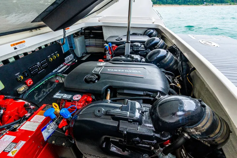 Da Better Boat Yacht Photos Pics 