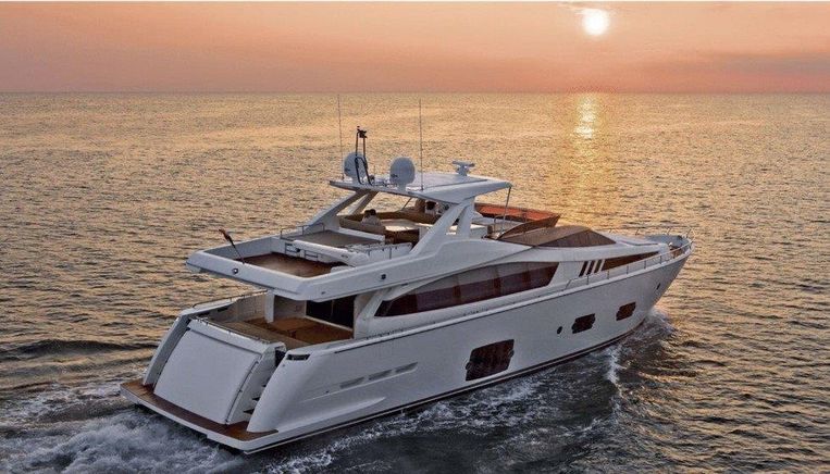 2012-81-ferretti-yachts-800