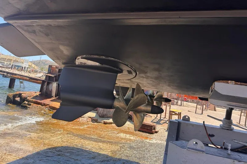  Yacht Photos Pics Underwater view of 2008 Tiara Sovran 43 propeller and rudder at a dock.