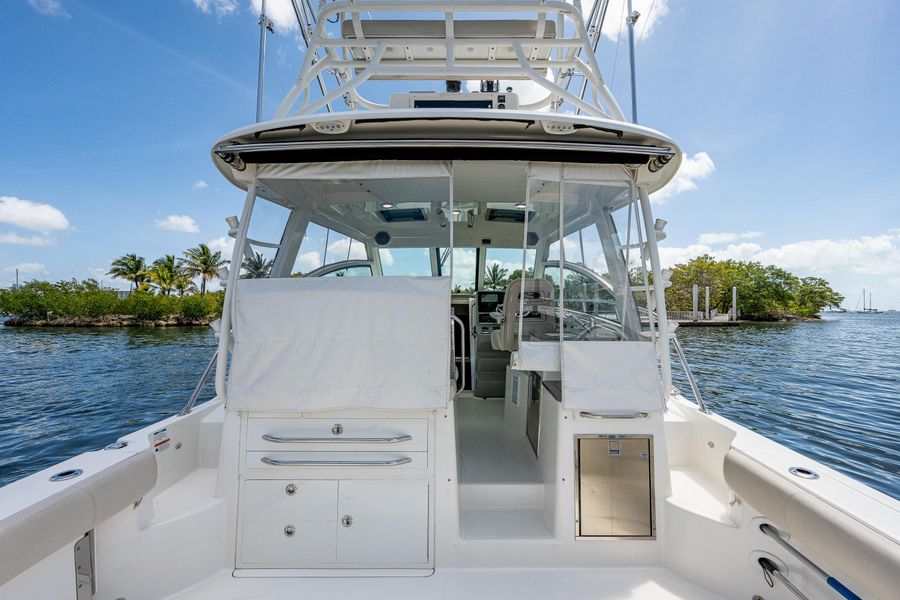 2015 Boston Whaler 345 Conquest