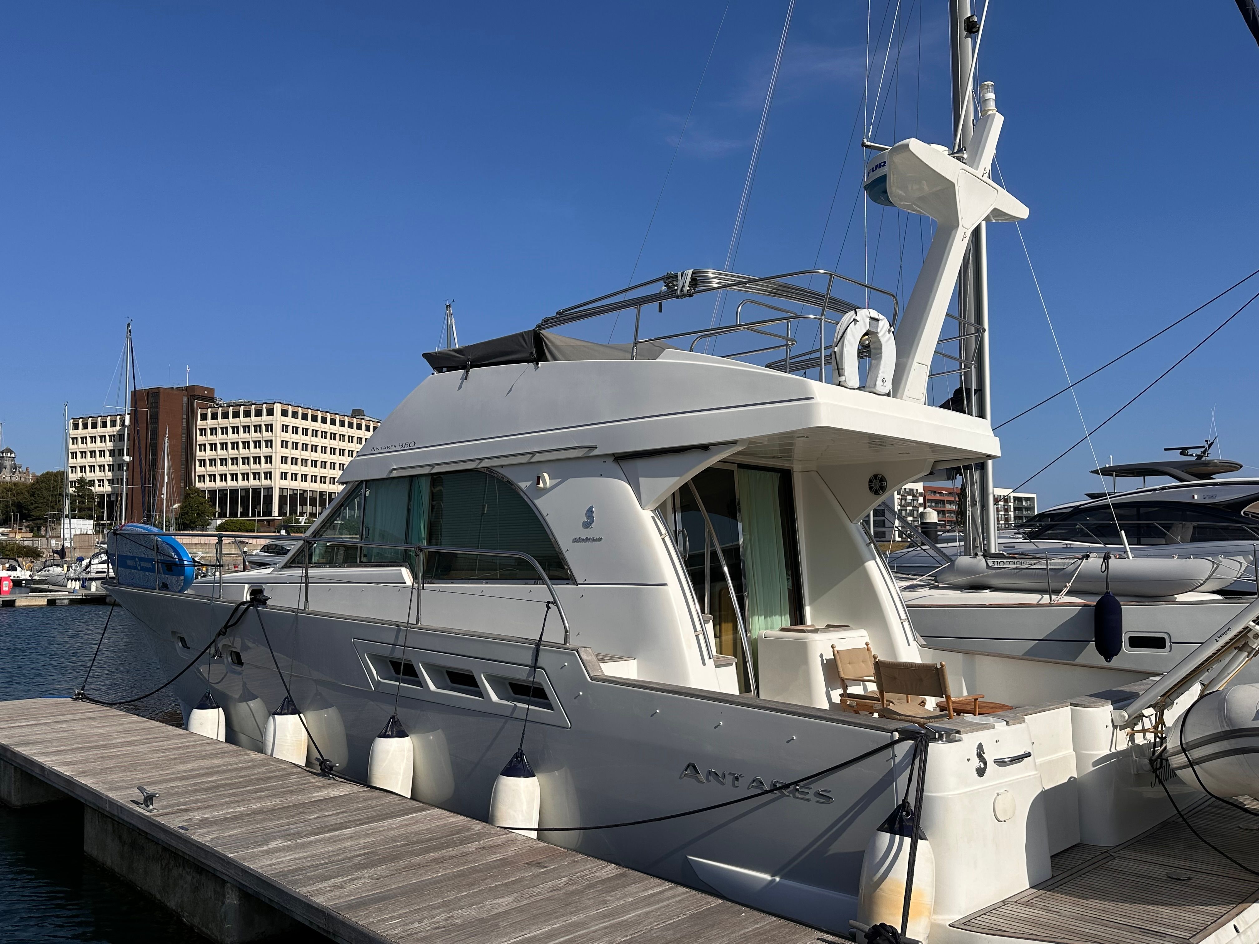 2005 Beneteau Antares 13.80