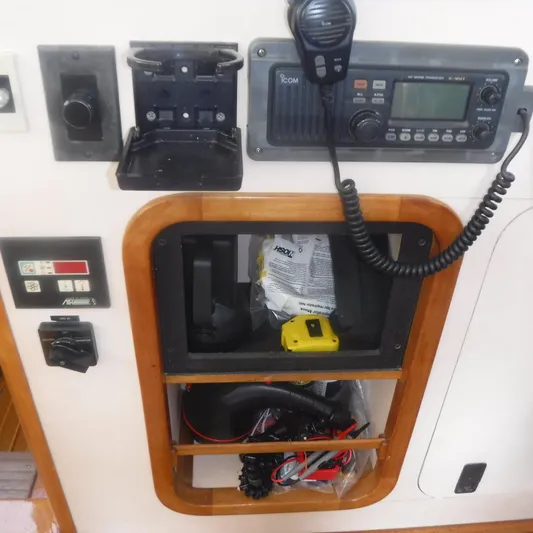 Ping Yacht Photos Pics Control panel of 1998 Legacy 40' Flybridge with radio and storage compartment.
