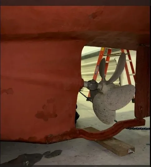 Ping Yacht Photos Pics Propeller of 1998 Legacy 40' Flybridge boat in dry dock.