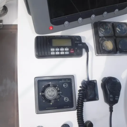 Ping Yacht Photos Pics Control panel of 1998 Legacy 40' Flybridge with radio and navigation equipment.