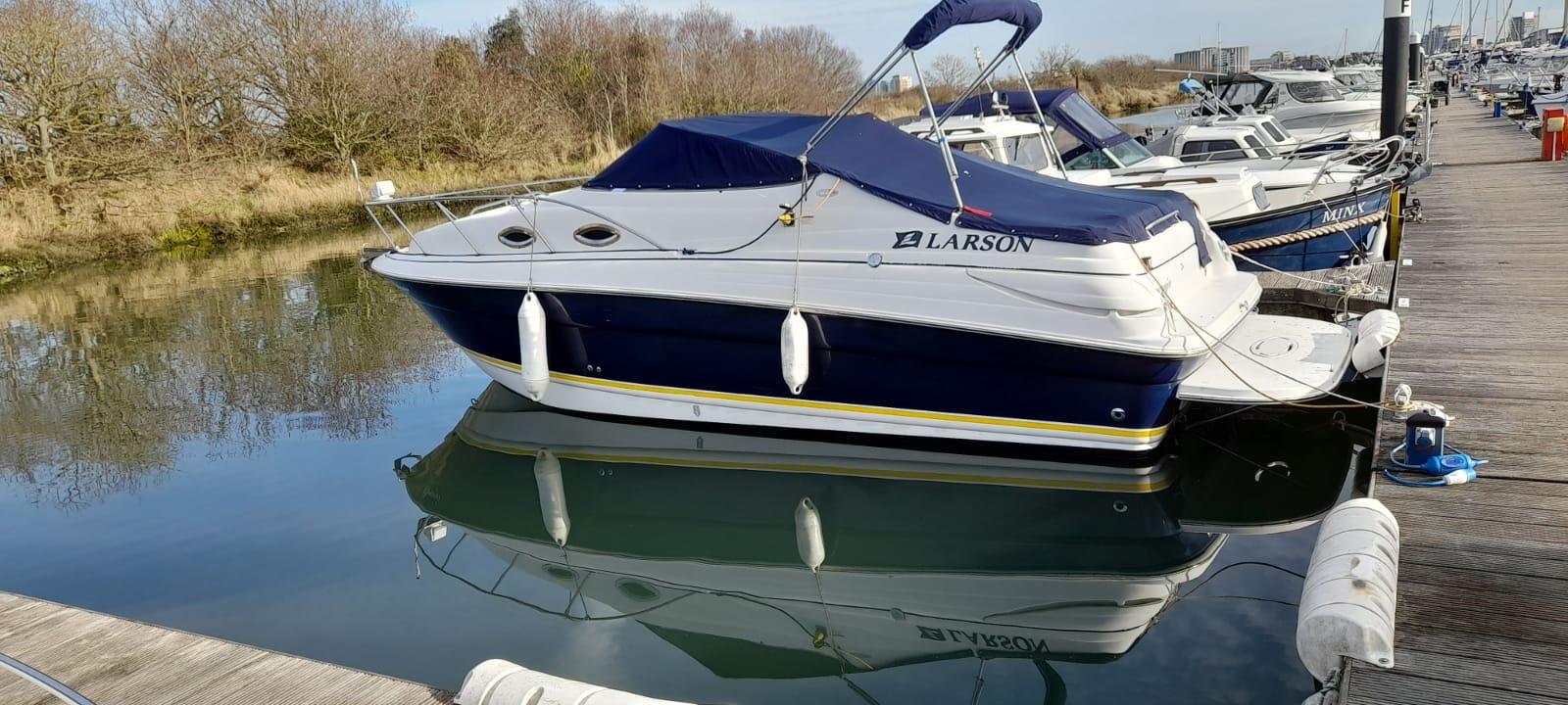 Used Larson Cabrio 240 Mid Cabin in Dorset - iNautia