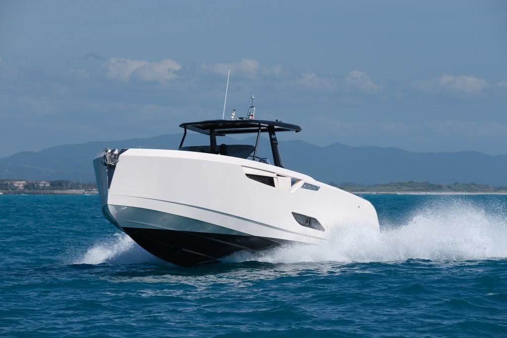 2022 Cayman Yachts 42 