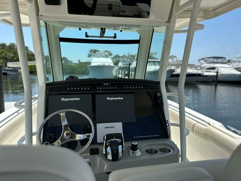 2016 Boston Whaler 330 Outrage