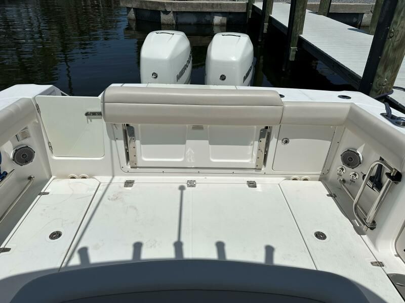 2016 Boston Whaler 330 Outrage