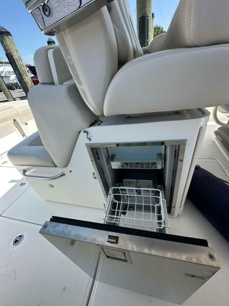 2016 Boston Whaler 330 Outrage