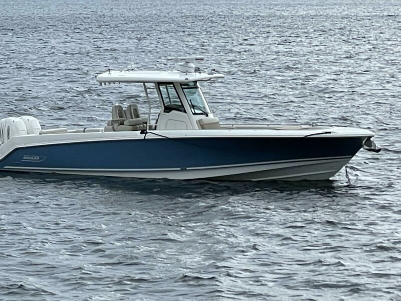 2016 Boston Whaler 330 Outrage