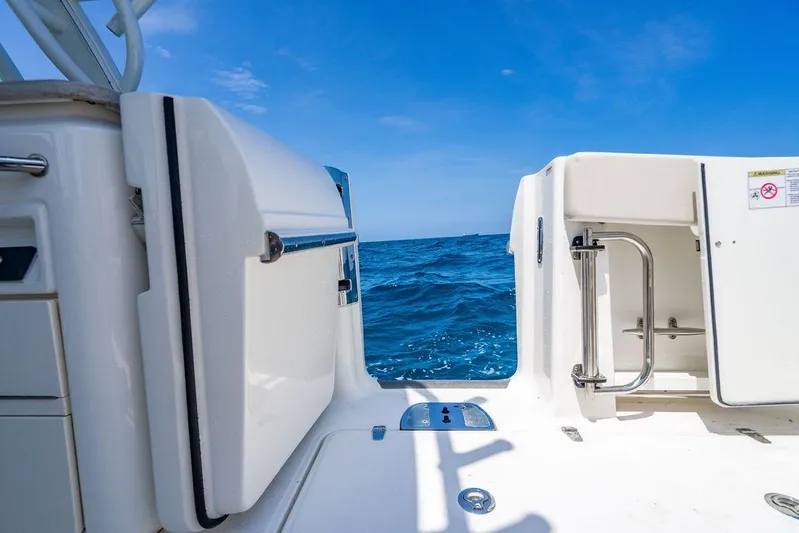  Yacht Photos Pics 2019 Boston Whaler 320 Vantage boat deck with ocean view under clear blue sky.