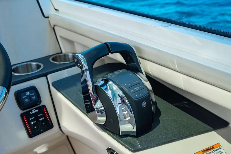 Yacht Photos Pics 2019 Boston Whaler 320 Vantage boat controls with dual cup holders and ocean view.