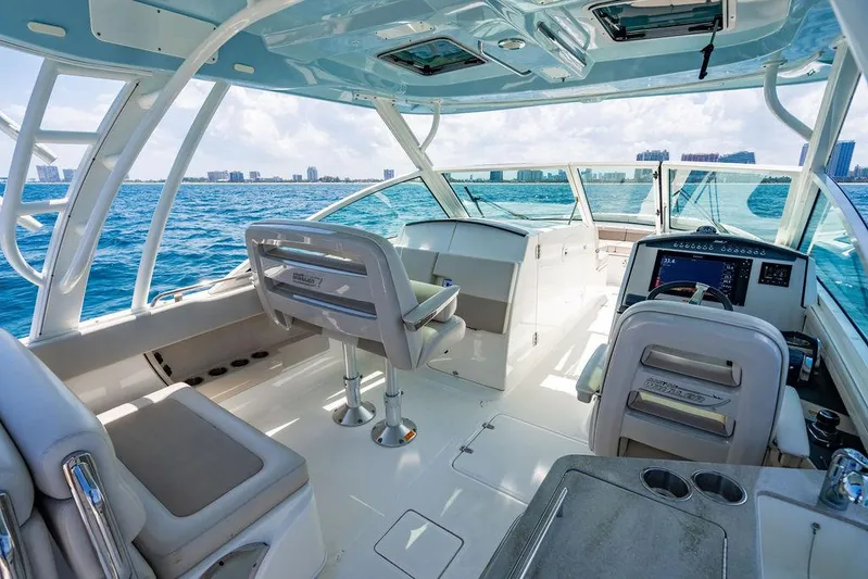  Yacht Photos Pics 2019 Boston Whaler 320 Vantage boat interior with ocean view and modern seating.
