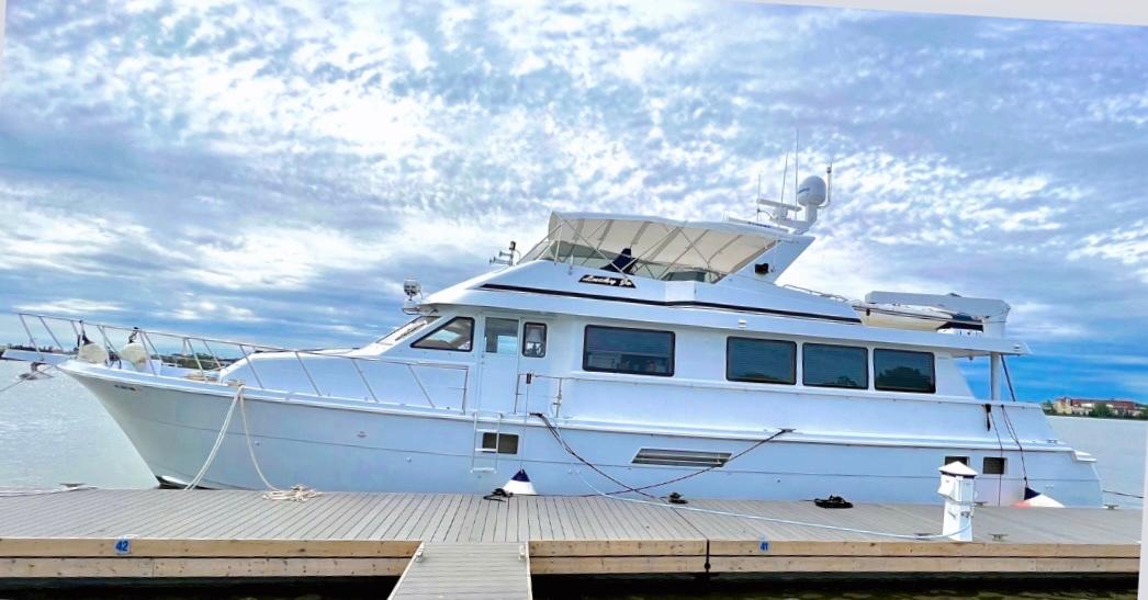 74 foot hatteras motor yacht