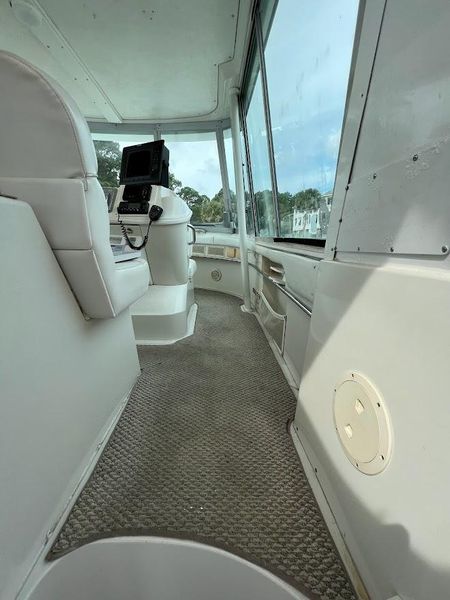 1996 Carver 500 Cockpit Motor Yacht