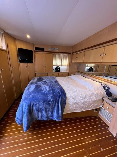 1996 Carver 500 Cockpit Motor Yacht