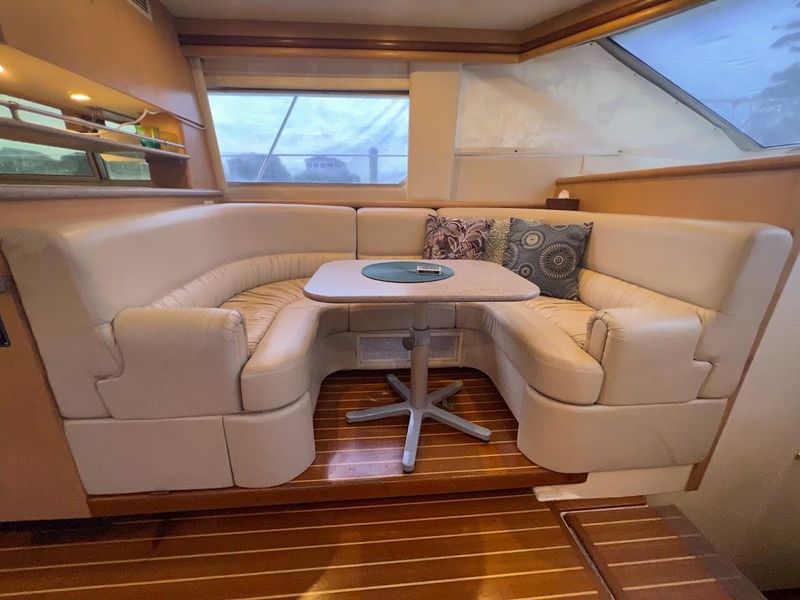 1996 Carver 500 Cockpit Motor Yacht