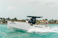 2022 X Shore Eelex 8000