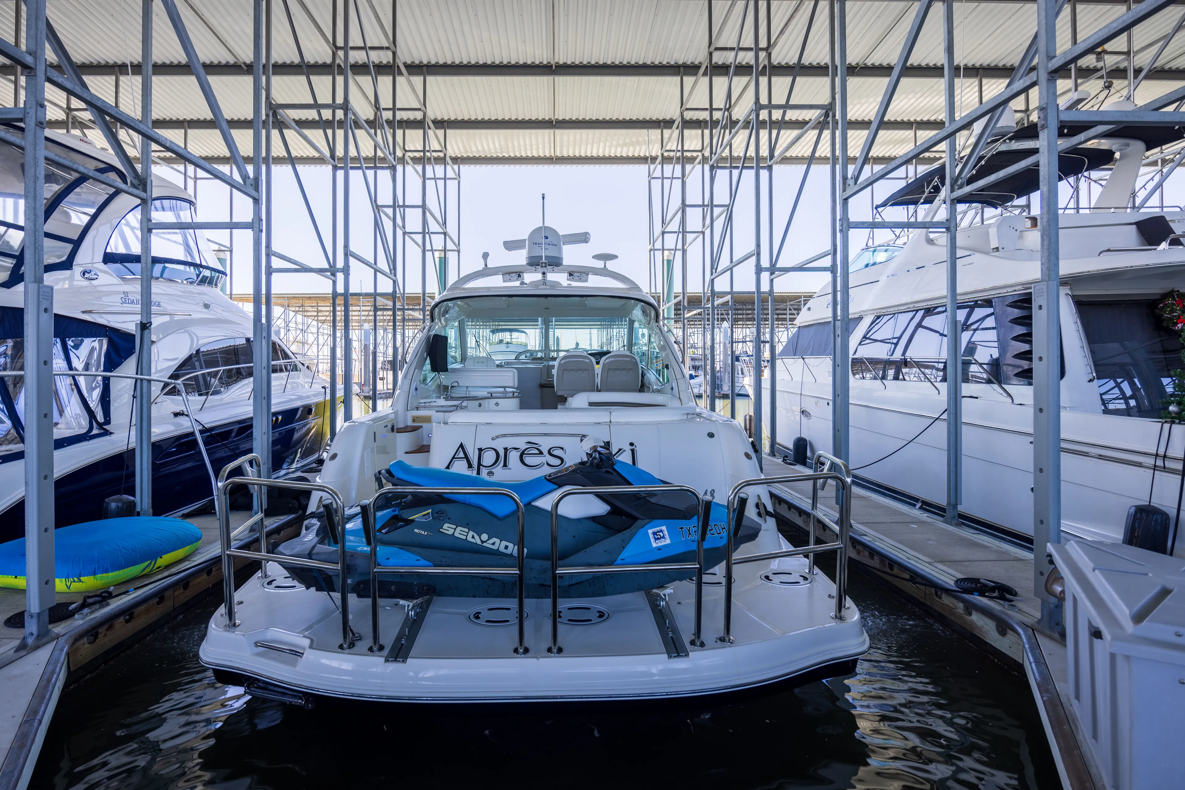 Apres Ski Yacht Photos Pics 