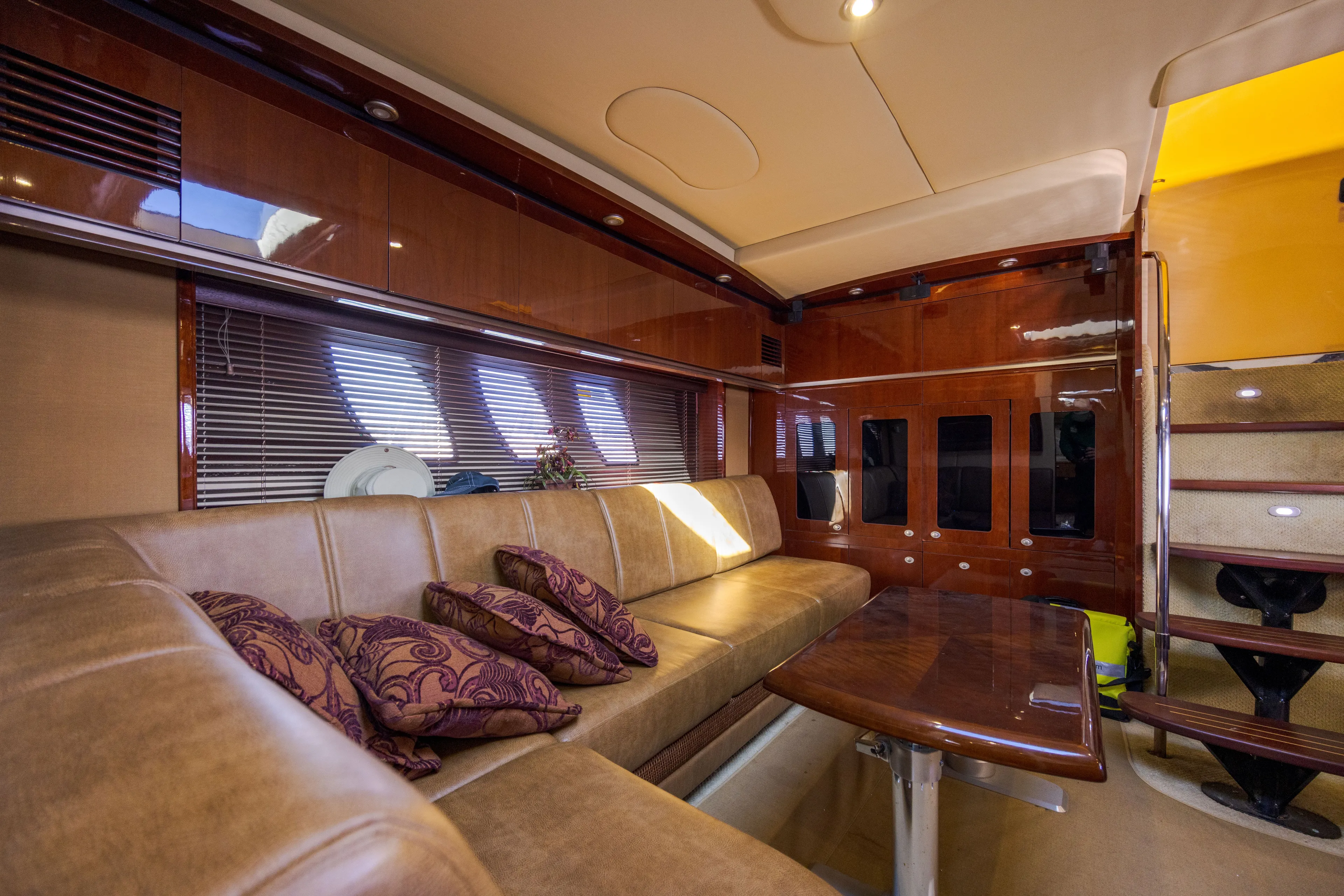 Apres Ski Yacht Photos Pics 