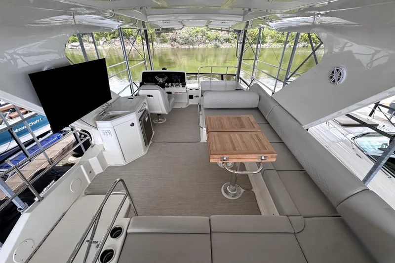 Smooth Yacht Photos Pics Luxurious 2018 Sea Ray Fly 460 yacht interior with spacious seating and modern amenities.