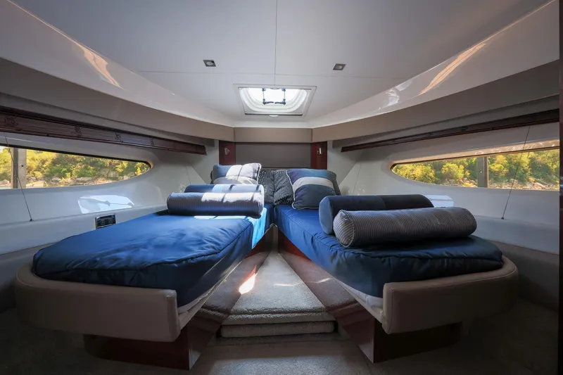 Smooth Yacht Photos Pics Luxurious 2018 Sea Ray Fly 460 yacht cabin with twin beds and scenic windows.
