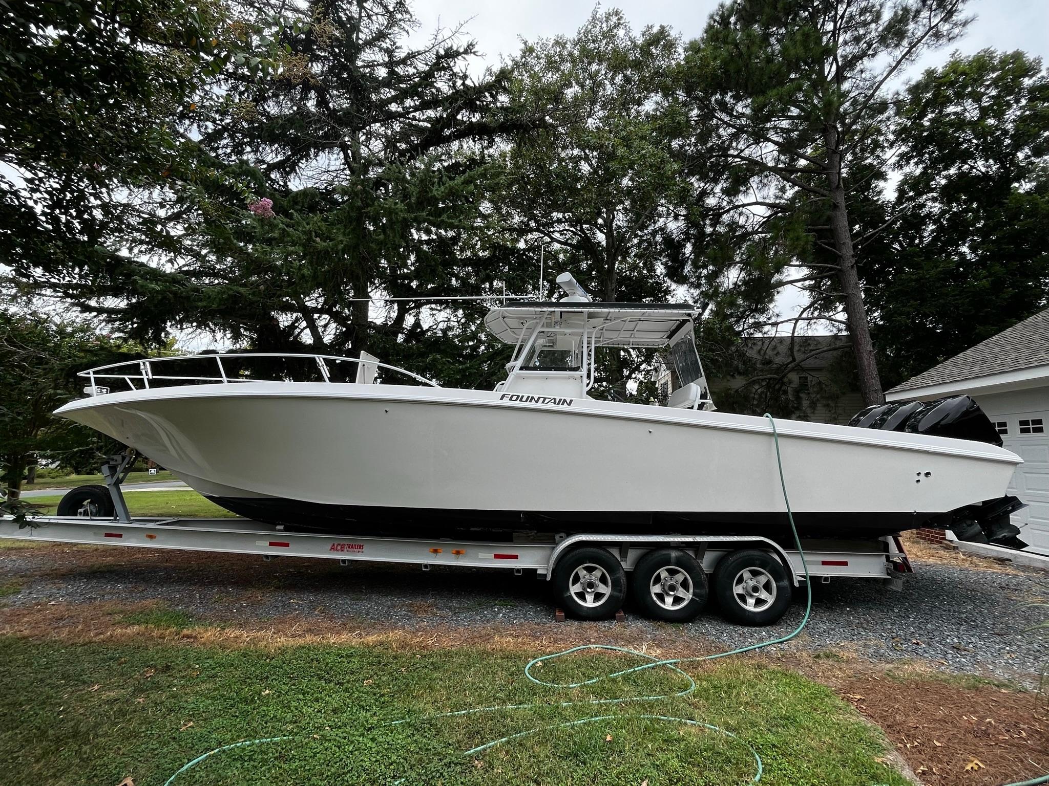 2003 Fountain 38TE Center Console w/ Cuddy Cabin Center Console Boote