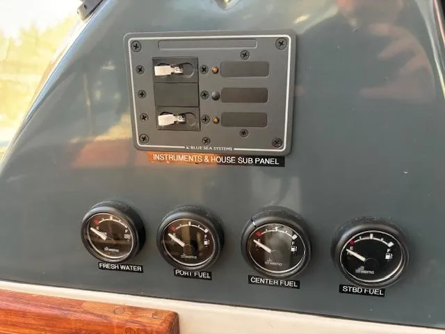 Morning Star V Yacht Photos Pics Instrument panel of a 1997 Albin 31 Tournament boat with fuel and water gauges.