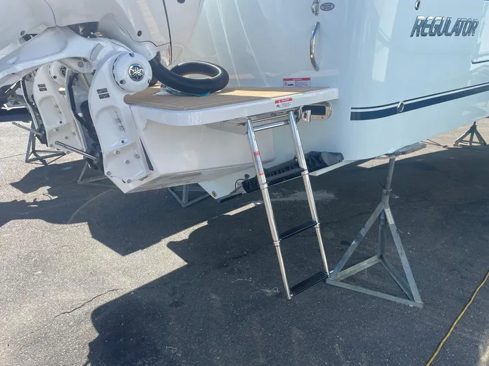  Yacht Photos Pics Regulator 31 boat with ladder, year 2025, on stands.