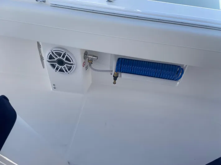  Yacht Photos Pics Regulator 31 boat 2025 with speaker and blue hose reel.