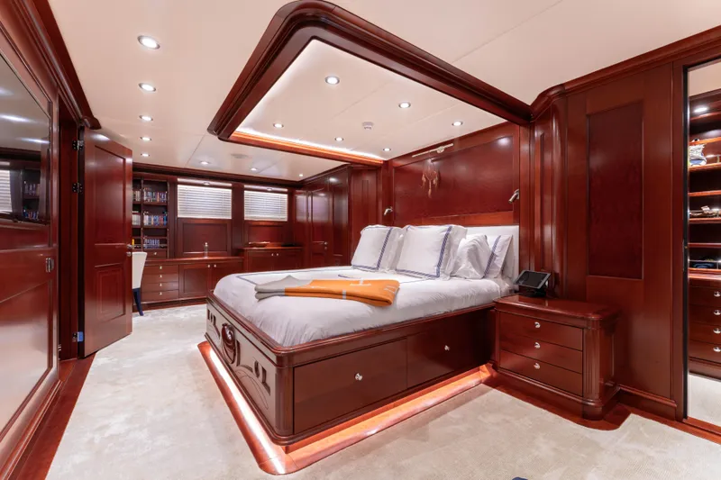 Beothuk Yacht Photos Pics Luxurious wooden interior of 2008 Kuipers Woudsend Doggersbank Offshore yacht bedroom.