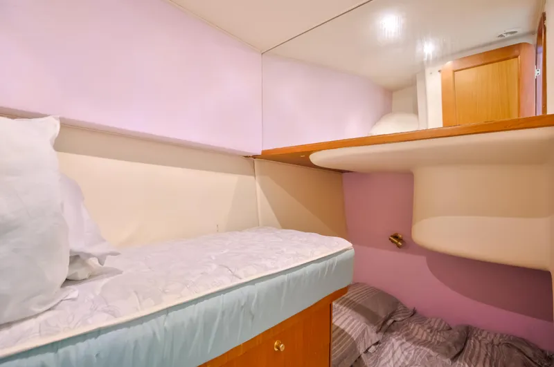 East Coast Hooked Yacht Photos Pics 1999 Ocean Yachts 48 Super Sport cabin with bunk beds and cozy interior.