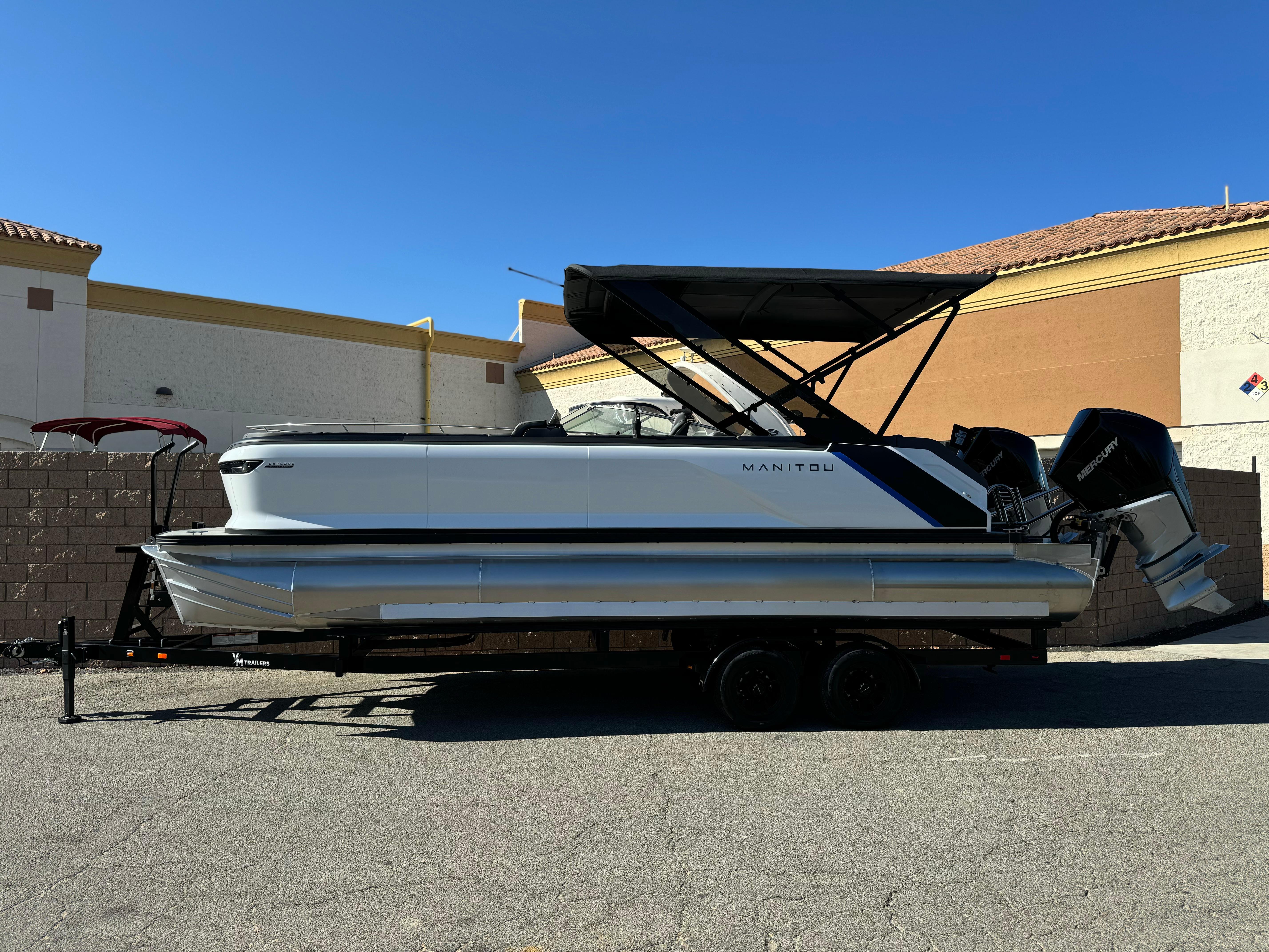 Manitou Explore 24 Switchback Dual SHP With Trifold Bench